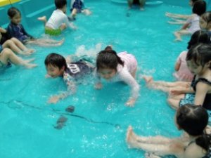 サンシティ聖母幼稚園　ゆり組　プール