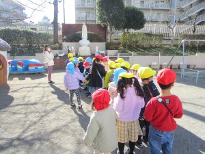 サンシティ聖母幼稚園　冬期預かり保育　お散歩