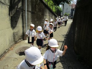 サンシティ聖母幼稚園 ゆりぐみ　散歩